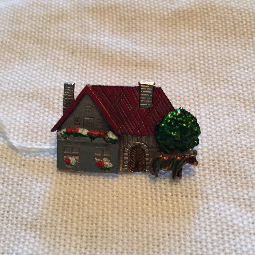 Farmhouse brooche